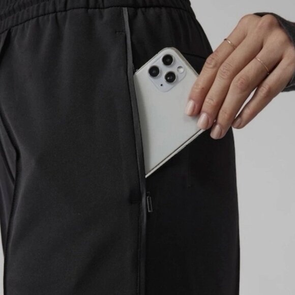 NWT Athleta Endeavor Relaxed Pant - Size M - Picture 2 of 6